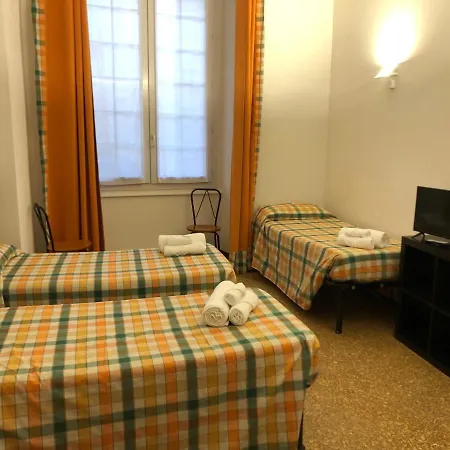 Cairoli فندق جنوة